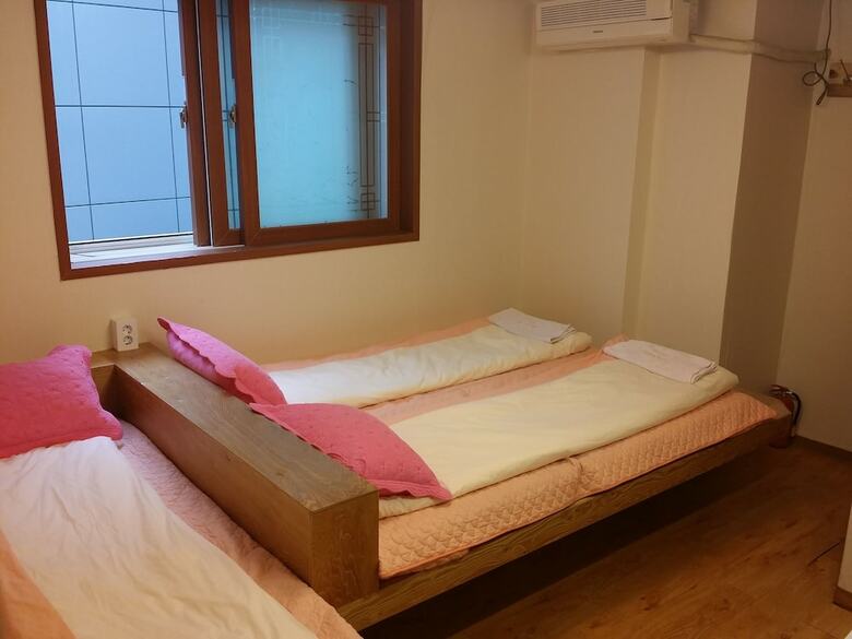 Hostal Bong Backpackers