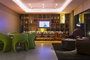 Dmax Hotel