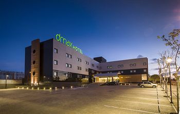 Dmax Hotel