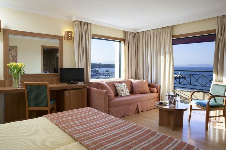 Hotel Ramada By Wyndham Attica Riviera