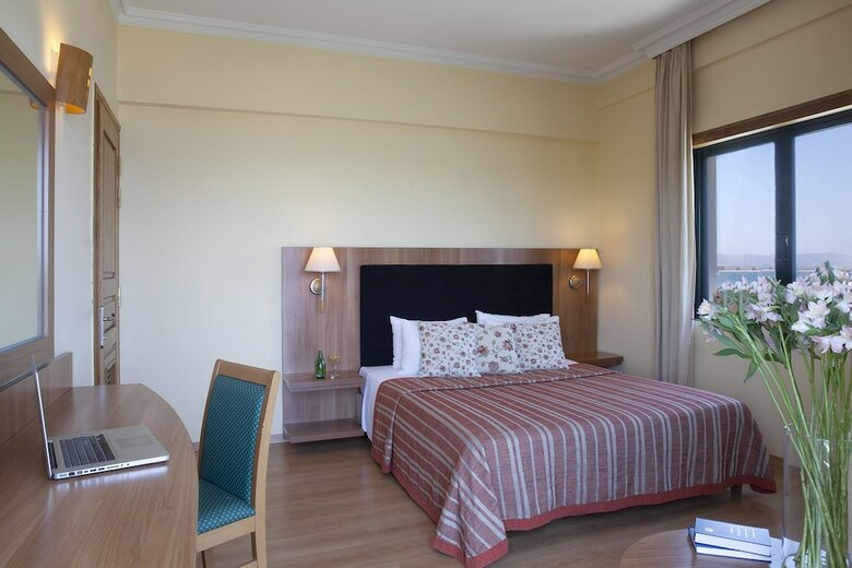 Hotel Ramada By Wyndham Attica Riviera