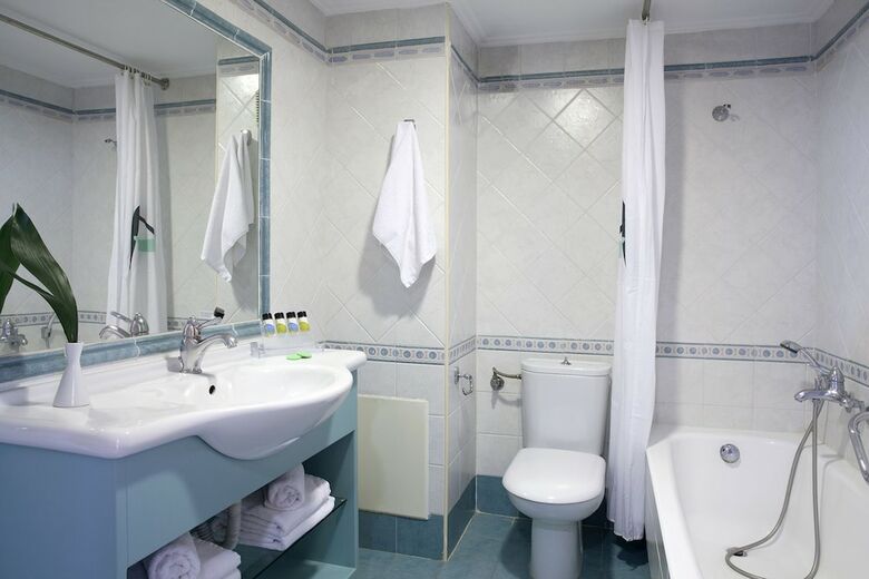 Hotel Ramada By Wyndham Attica Riviera