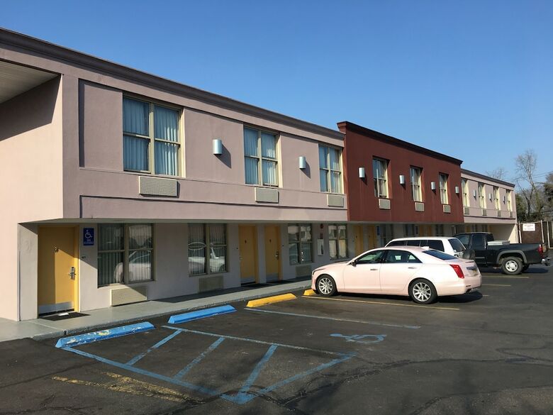 Hotel Ramada By Wyndham Rockville Centre