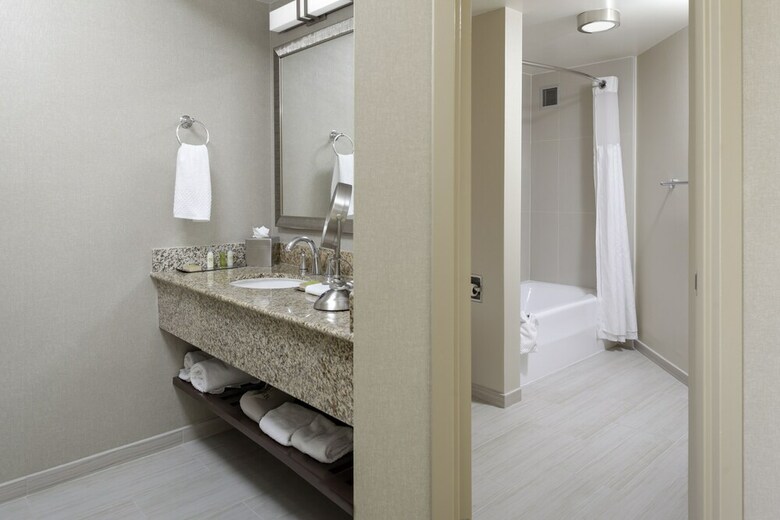 Hotel Doubletree By Hilton Kansas City - Overland Park