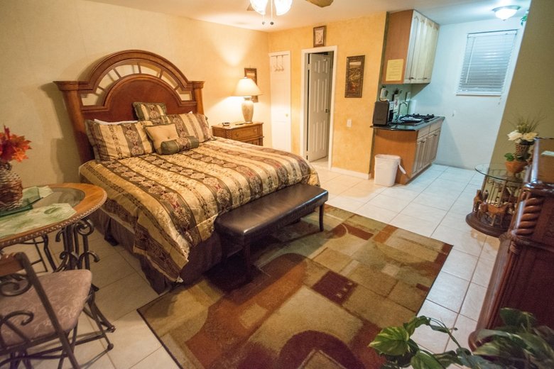 Hotel Camelot Beach Suites