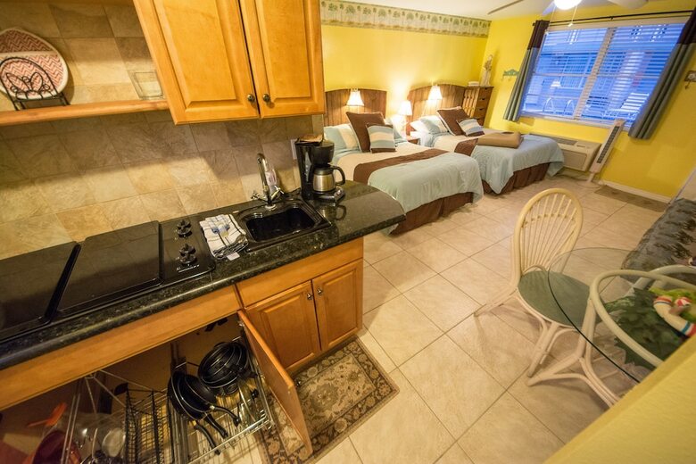 Hotel Camelot Beach Suites