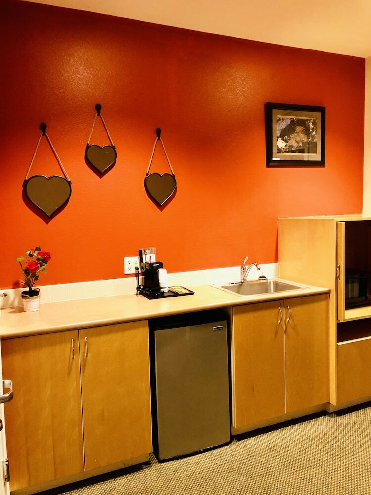 Hotel Orca Inn Suites