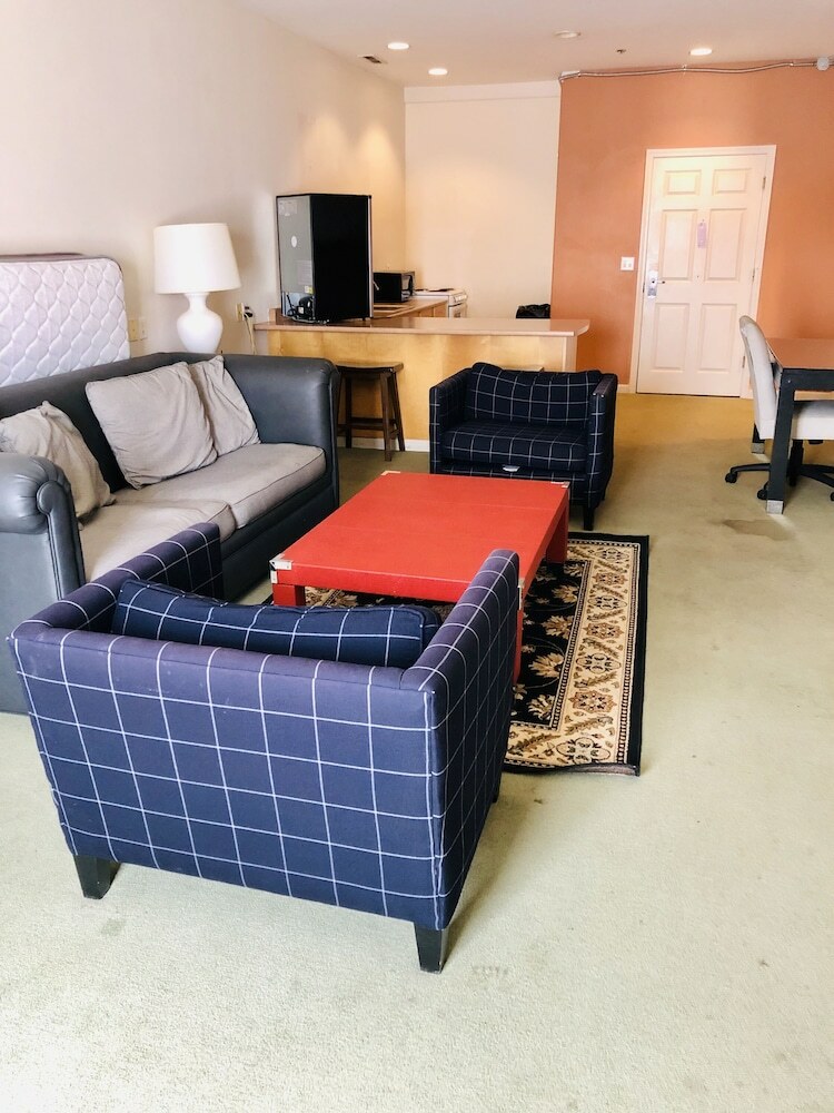 Hotel Orca Inn Suites