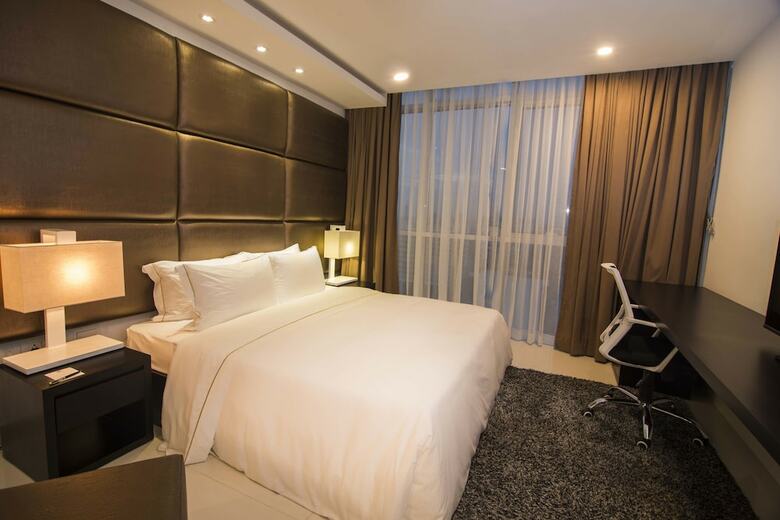 Aparthotel Platinum One Suites