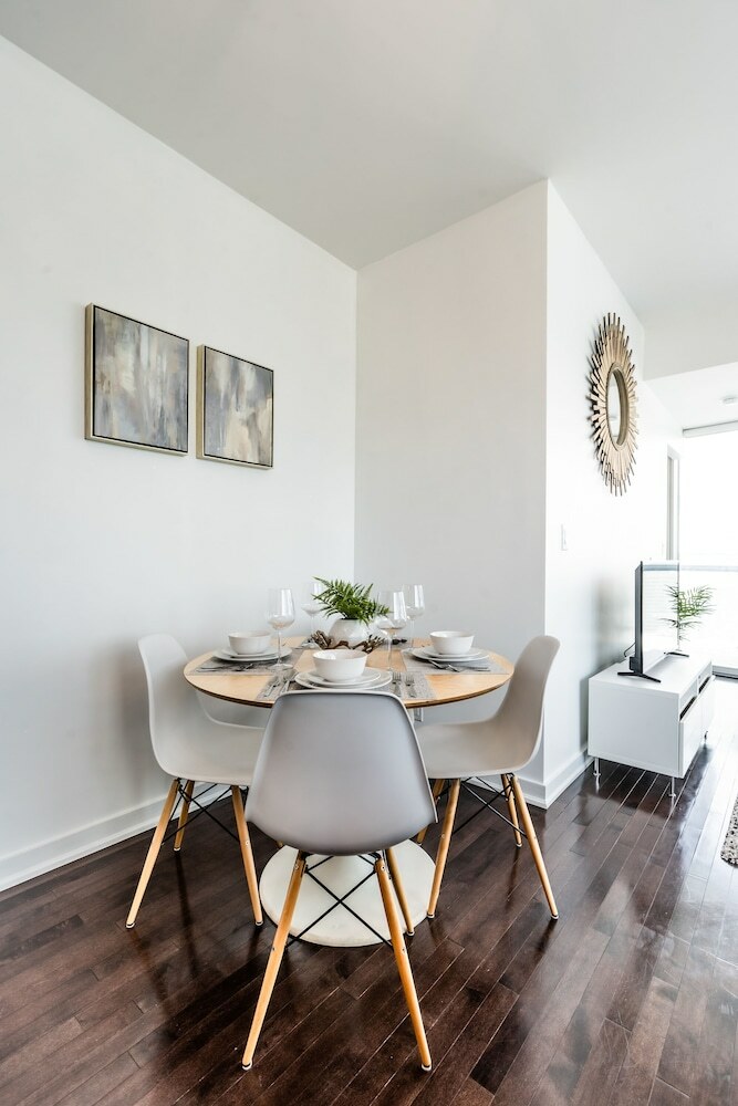Aoc Suites - High-rise Condo - Cn Tower / Lake View