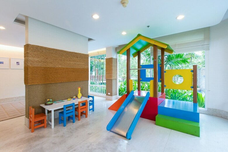 Baan Sanpleon Beachfront Condominium
