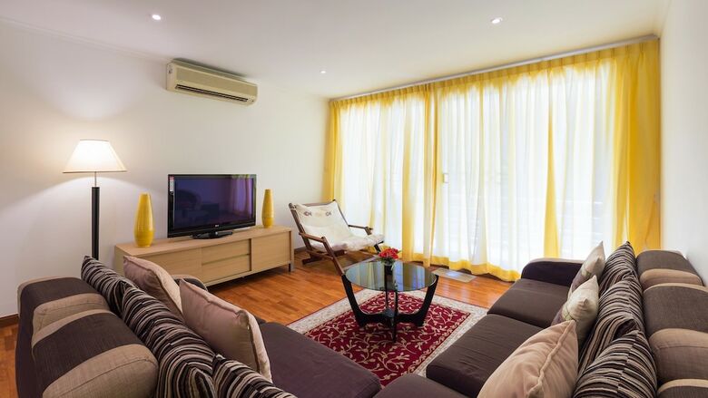 Baan Sanpleon Beachfront Condominium