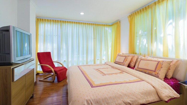 Baan Sanpleon Beachfront Condominium