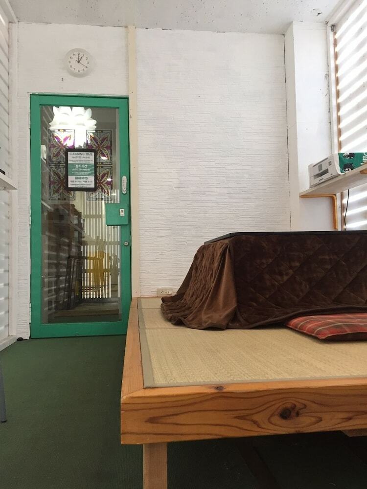 Hostal Guest House Naraya - Hostel