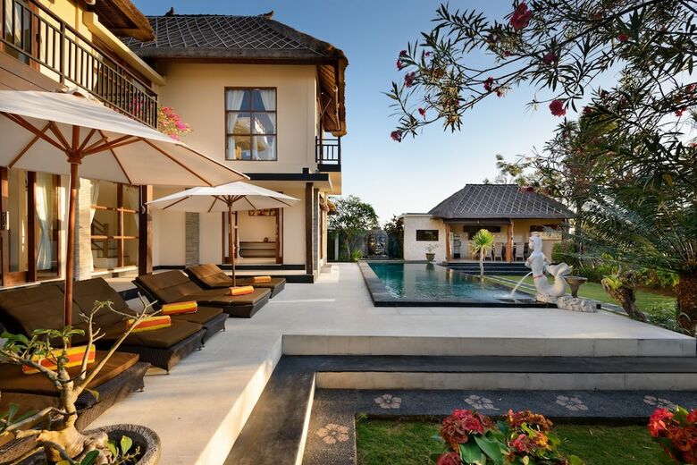 Balangan Beach Villa
