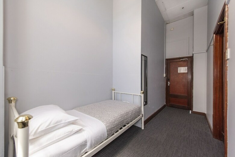 Hostal The Old Swan Barracks - Hostel