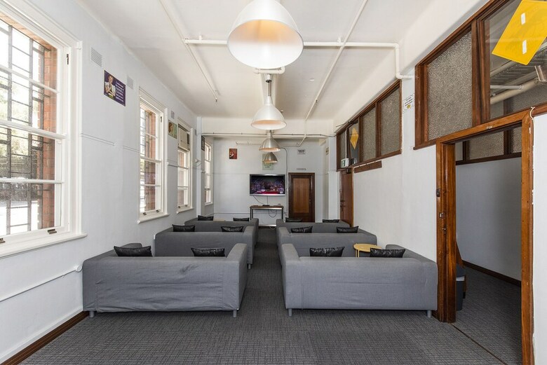 Hostal The Old Swan Barracks - Hostel
