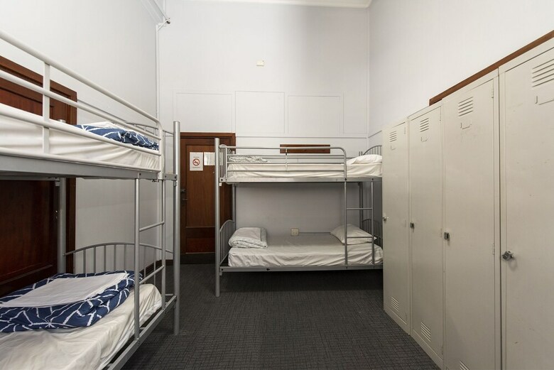 Hostal The Old Swan Barracks - Hostel