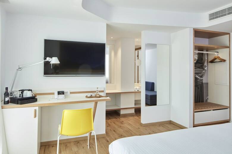 Olive Green Hotel
