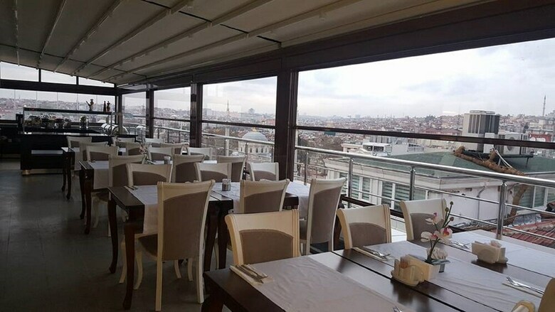 River Hotel