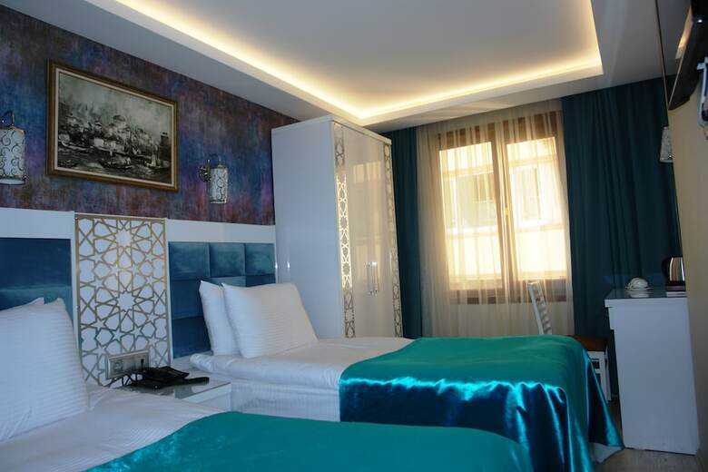 River Hotel