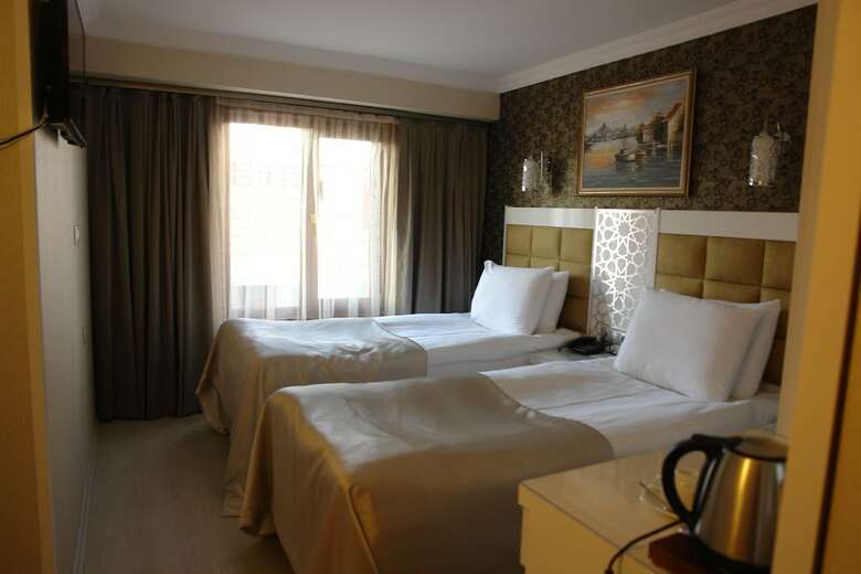 River Hotel