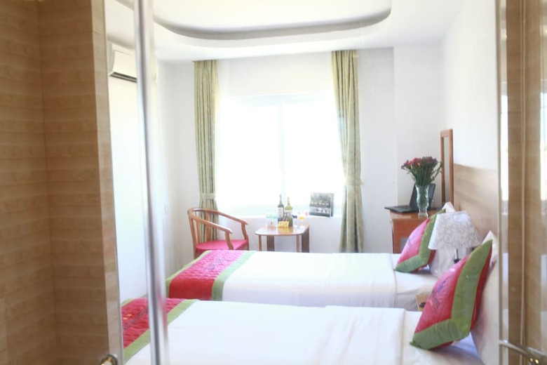 Siren Flower Hotel