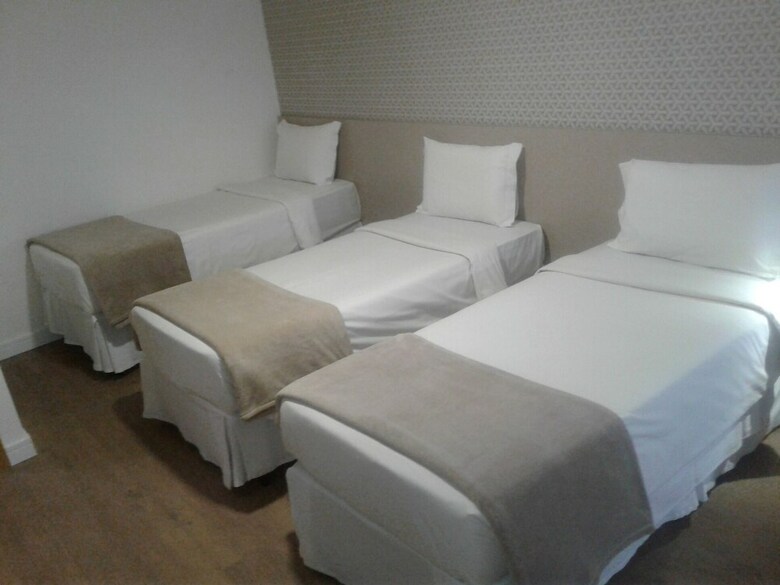 Summit Hotel Aruj�