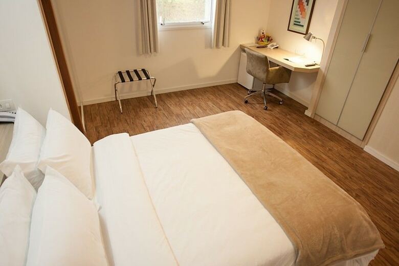 Summit Hotel Aruj�