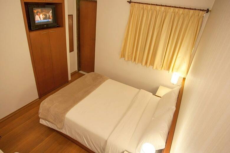 Summit Hotel Aruj�