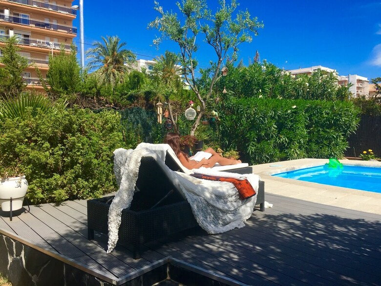 Villa Lux Beach House Barcelona With Pool & Jacuzzi, Beach Access