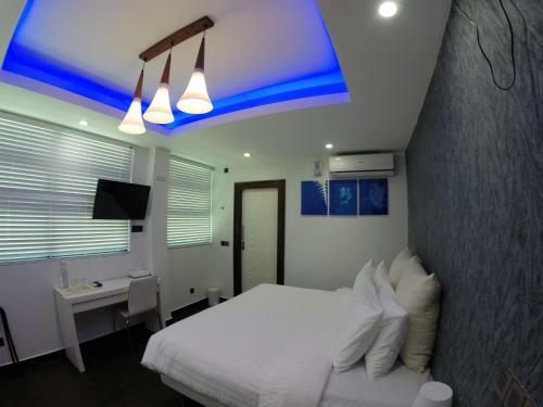Airport Beach Hotel