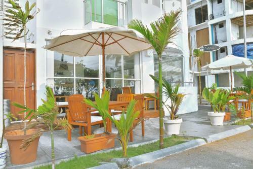Airport Beach Hotel