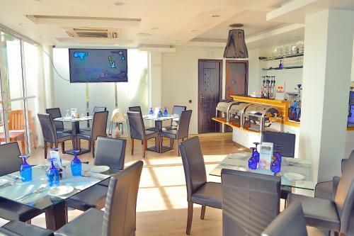 Airport Beach Hotel