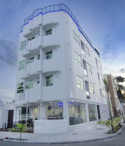 Airport Beach Hotel