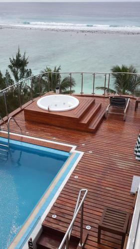 Airport Beach Hotel