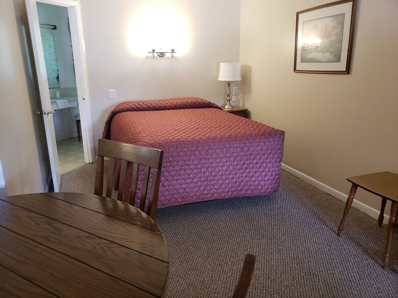 Early American Motel