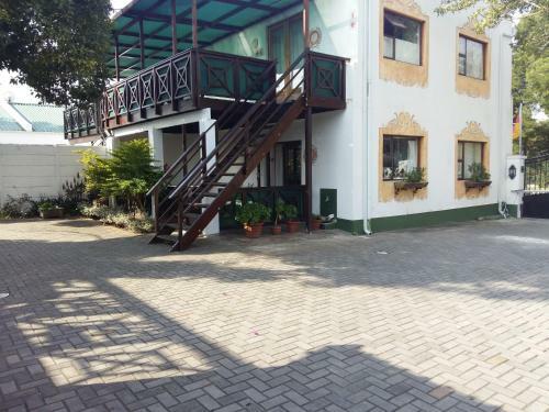 Hotel Alpine Inn