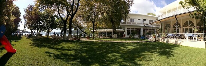 Avra Beach Hotel