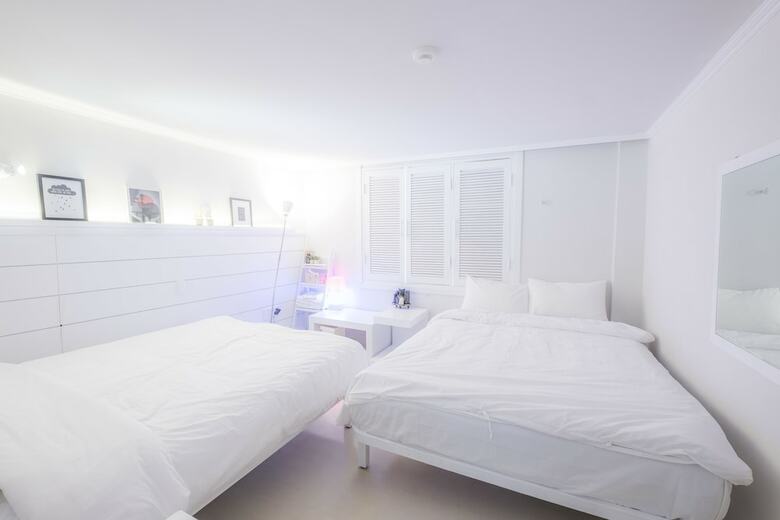 Hotel Canvas Hostel