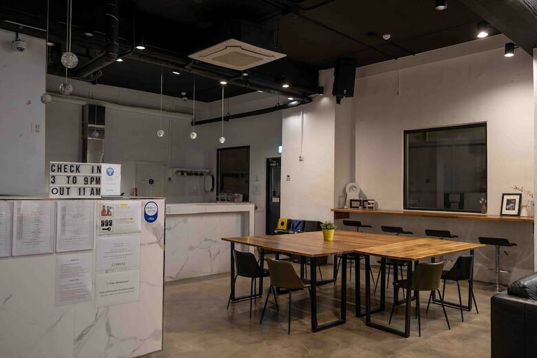 Hotel Canvas Hostel