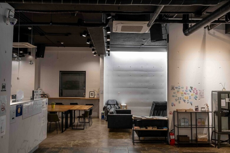 Hotel Canvas Hostel