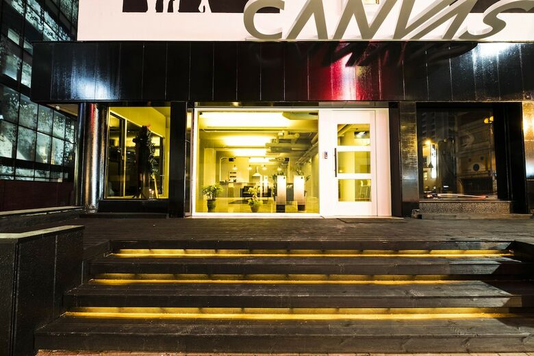 Hotel Canvas Hostel