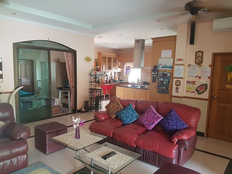 Relaxing Palm Pool Villa