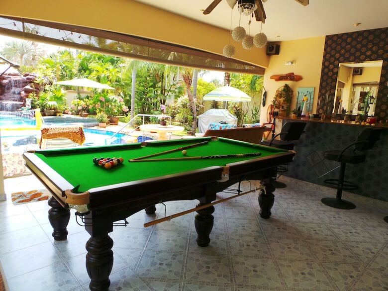 Relaxing Palm Pool Villa