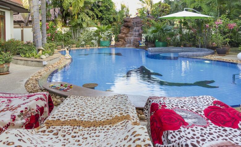 Relaxing Palm Pool Villa
