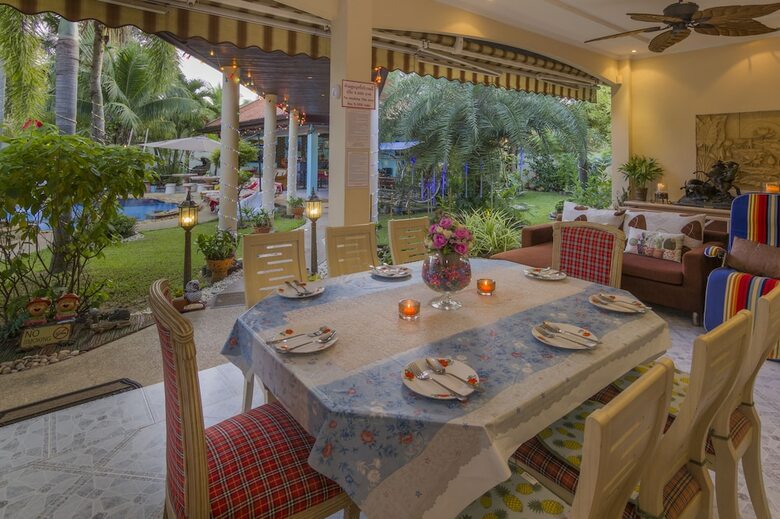 Relaxing Palm Pool Villa