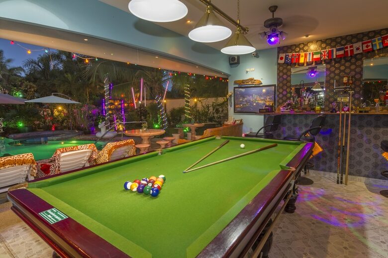Relaxing Palm Pool Villa