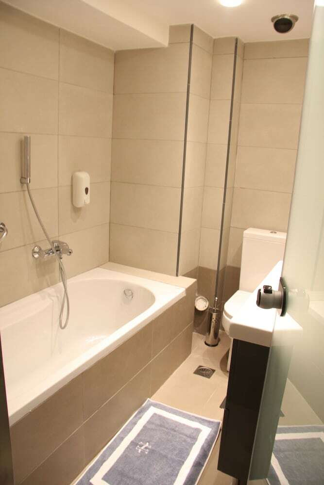 Piraeus City Hotel
