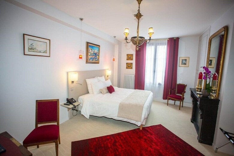 Hotel H�tel Au Charme Rabelaisien
